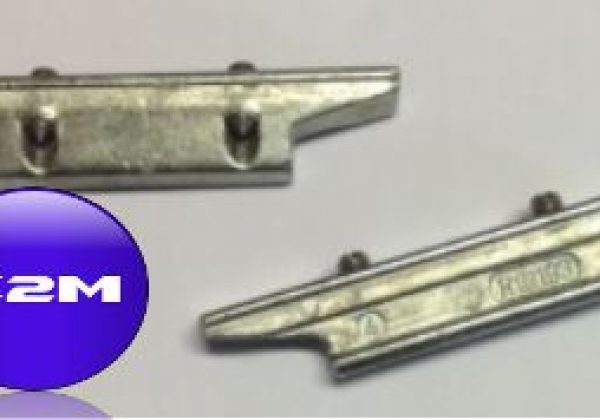 Gâche universelle à vis pression R10193 pour coulissant alu | C2M Avignon